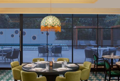 The Connaught, New Delhi- IHCL SeleQtionsにあるレストランまたは飲食店