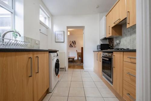 Dapur atau dapur kecil di Cosy Flat,Great Location&Parking