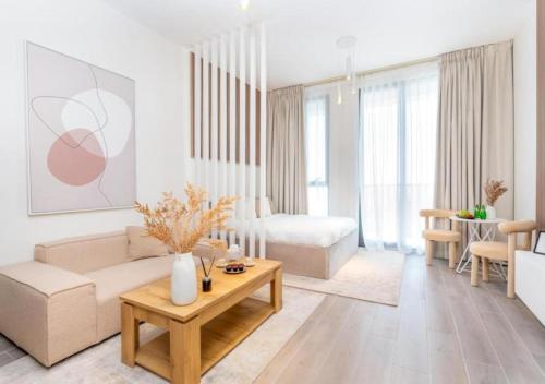 Stylish Studio Midtown 20 mins to Expo City by Vibel