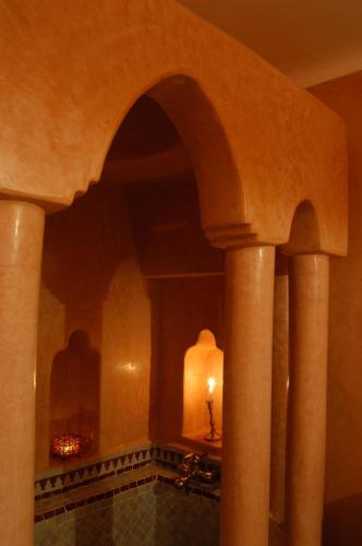 a bathroom with columns and a lamp in a room at Riad Shama Suites & Spa in Marrakech