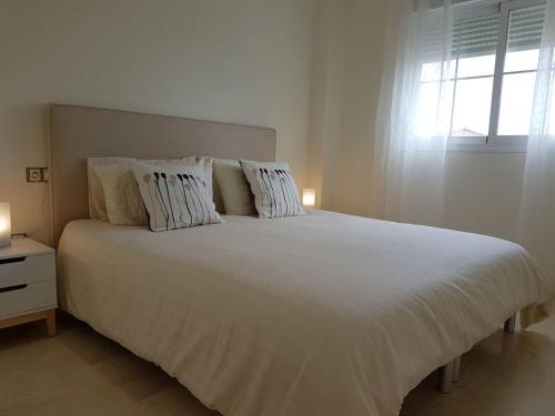 Top Floor Apt Close To Duquesa