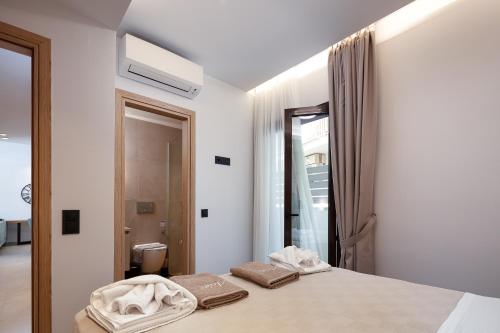 Aria's apt, chic & modern, close to the beach!