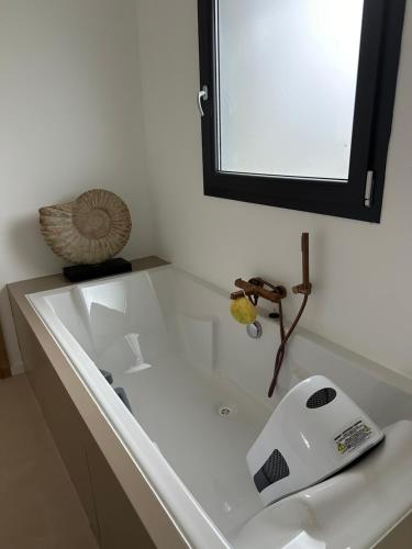 a white sink in a bathroom with a mirror at Magnifique Villa 4 chambres avec piscine in Wolfersdorf