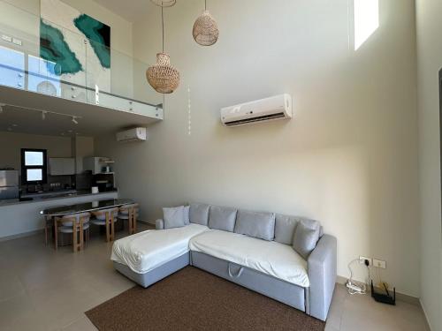 Ruang duduk di Shedwan 3 bed and nanny room townhouse