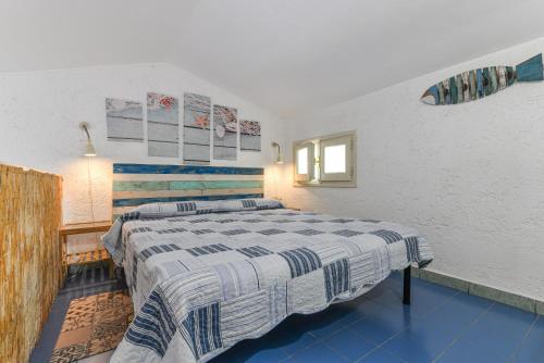 a bedroom with a large bed in a room at Mono4Posti Vista Mare Il Portolano in Porto Azzurro