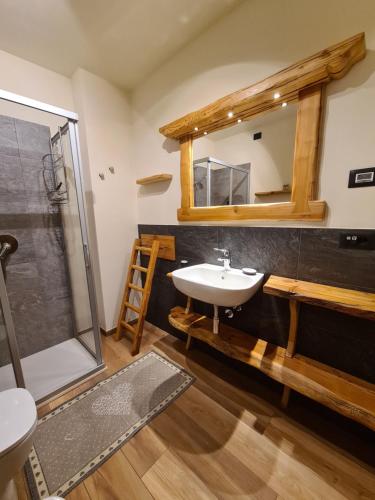 a bathroom with a sink and a mirror at La Maison. La Roccia dello Stambecco in Bardonecchia