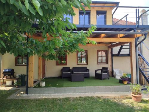 Holiday home in Balatonvilagos 31292