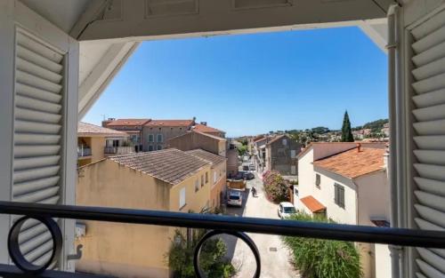 a view of a city street from a balcony at Remarquable T3 proche plages in Carqueiranne