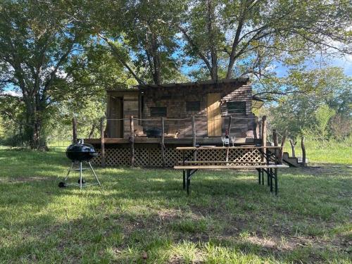Pecan Grove Cabinにある庭