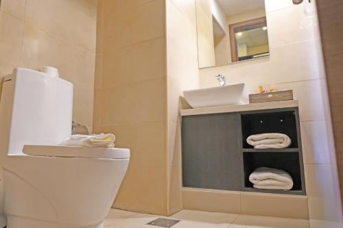 Un baño de Lijam Hotel