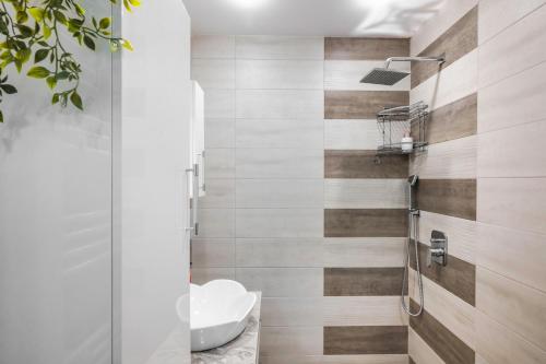 Koupelna v ubytování Feel Right at Home - Bright and Modern Apartment by Flat Mаnager
