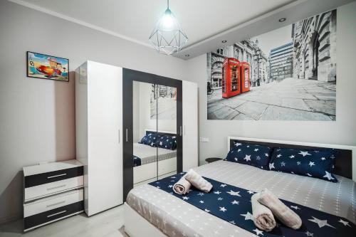 Postel nebo postele na pokoji v ubytování Feel Right at Home - Bright and Modern Apartment by Flat Mаnager