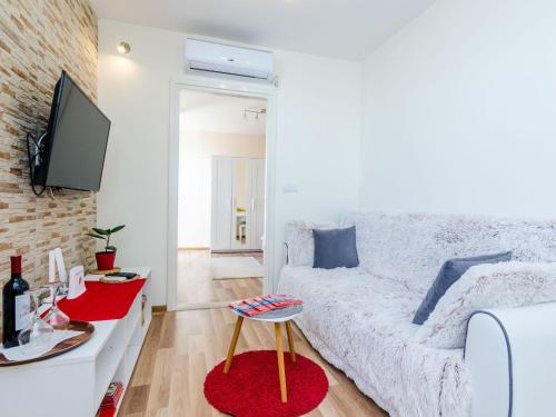 Apartment Vedrana- One-Bedroom Apartment with Balcony and Sea View