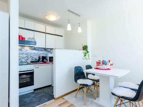 Apartment Vedrana- One-Bedroom Apartment with Balcony and Sea View