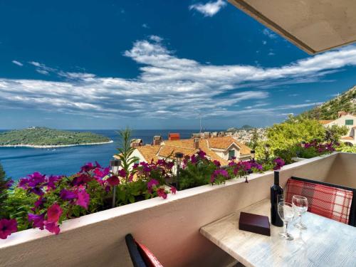 Blue Harmony Sea View Apartment - Two Bedroom Apartment with Balcony and Sea View