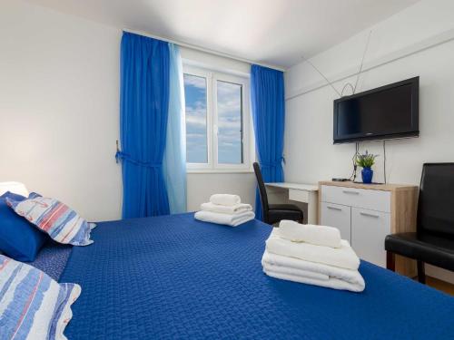 Blue Harmony Sea View Apartment - Two Bedroom Apartment with Balcony and Sea View