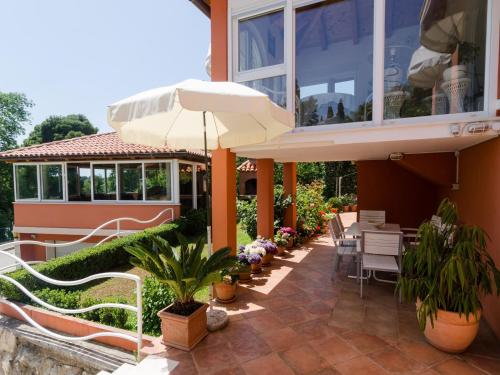 Villa Gemma - Four Bedroom Villa with Terrace and Swimming Pool