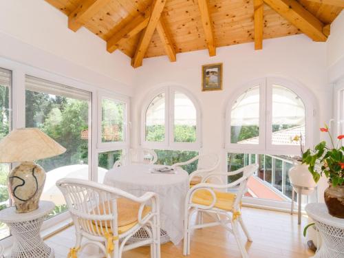 Villa Gemma - Four Bedroom Villa with Terrace and Swimming Pool