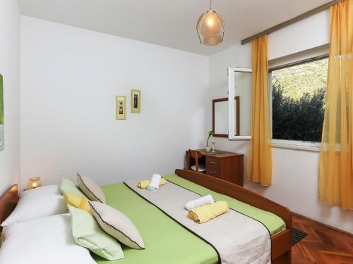 Postel nebo postele na pokoji v ubytování 3 bedroom apartment with balcony