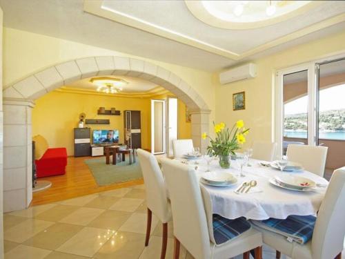 Apartments Villa Rose - Two-Bedroom Apartment with Sea View Terrace