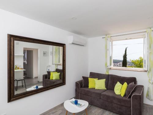 Apartment Semi - One Bedroom Apartment with Terrace and Sea View