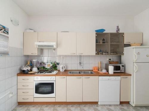 Apartment Alana - Two Bedroom Apartment with Terrace and Sea View - ST