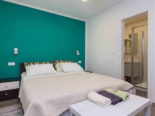 Apartment H&D - Two Bedroom Apartment with Balcony and Sea View