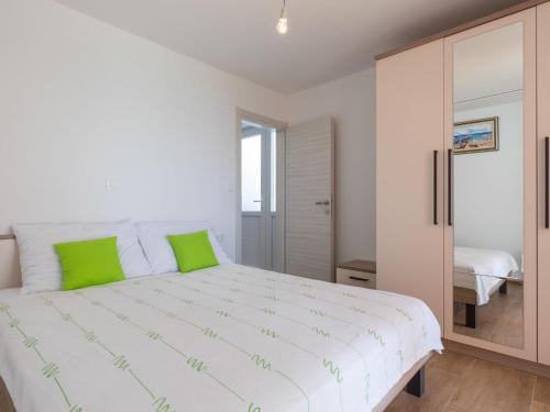 Apartment Nike - Two-Bedroom Apartment with Terrace