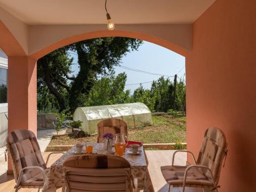 Apartment Nike - Two-Bedroom Apartment with Terrace