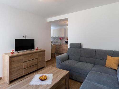 Apartment Nike - Two-Bedroom Apartment with Terrace