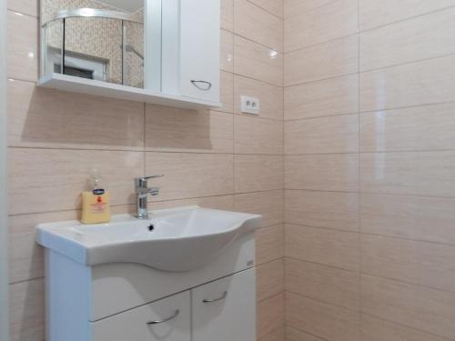 Apartment Nike - Two-Bedroom Apartment with Terrace