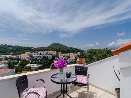Apartment Emma - Two Bedroom Apartment with Balcony and Sea View