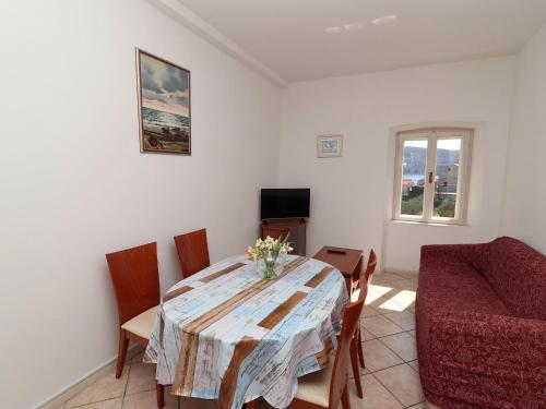 Apartment Lepur Slano - Two-Bedroom Apartment with Terrace