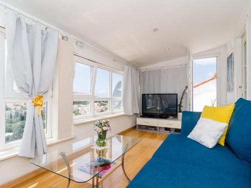 Apartment Emma - Two Bedroom Apartment with Balcony and Sea View