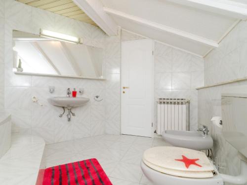 Apartment Emma - Two Bedroom Apartment with Balcony and Sea View