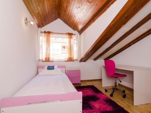 Apartment Emma - Two Bedroom Apartment with Balcony and Sea View