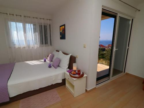 Postel nebo postele na pokoji v ubytování Villa Lavanda Kor ula - Five Bedroom Villa with Pool and Sea View