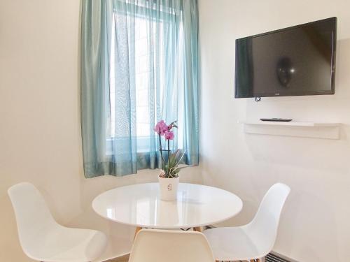 Apartments Sweet Escape - Studio Apartment with Terrace