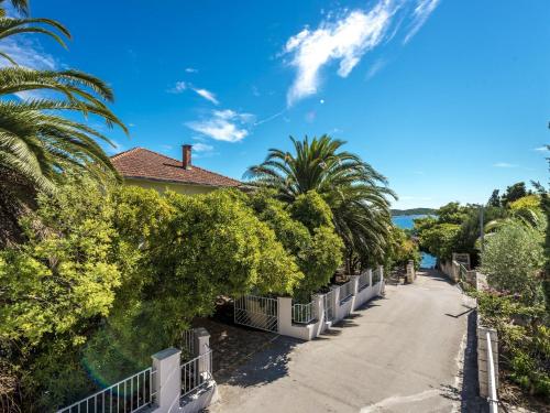 Holiday Home Lido - Three Bedroom Holiday House with Terrace
