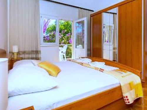Holiday Home Lido - Three Bedroom Holiday House with Terrace