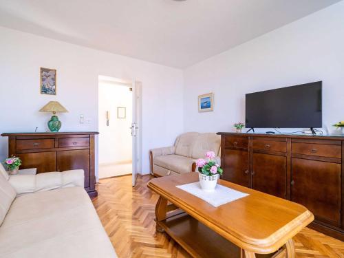 Apartments Stella - Three-Bedroom Apartment with Balcony and Terrace