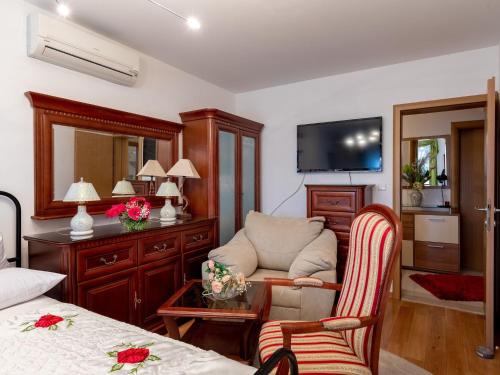 Apartment Viva la Vita - Two-Bedroom Apartment with Shared Pool