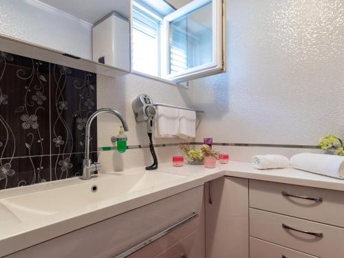 Apartment Viva la Vita - Two-Bedroom Apartment with Shared Pool