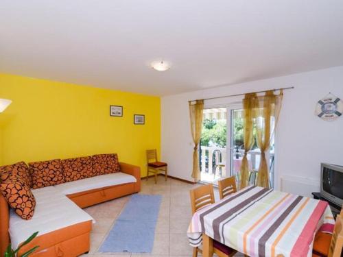 Gallery image of Apartments Plavac Mali- Two Bedroom Apartment with Balcony and Sea View in Potomje