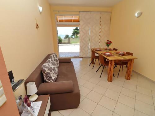 Apartments Villa Michele-One Bedroom Apartment with Terrace Smokva