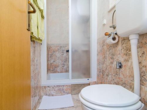 Apartments & Rooms Bari i -Comfort One Bedroom Apartment with Balcony and Garden View Apt Preko-5