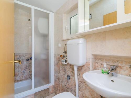 Apartments & Rooms Bari i -Comfort One Bedroom Apartment with Balcony and Garden View Apt Preko-5