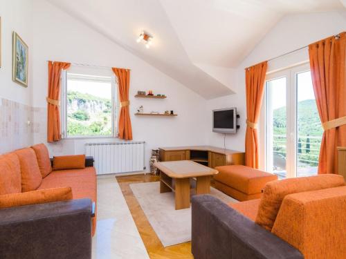 Apartment Feel Phili - Two Bedroom Apartment with Balcony and Sea View