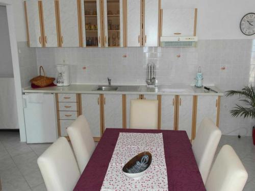 Apartment Ra i - Two-bedroom Apartment with Balcony and Sea View