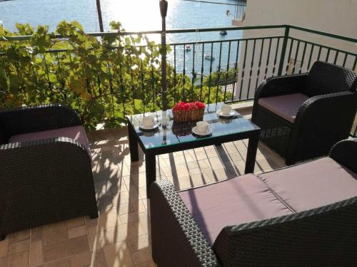 Apartment with balcony and sea view